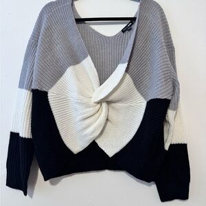 V-Neck Sweater in Color block with Twist
